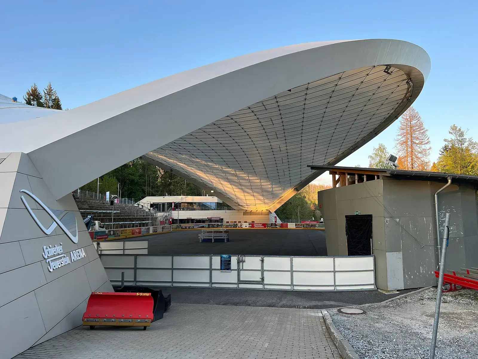 Dachkonstruktion der Schierker Feuerstein Arena