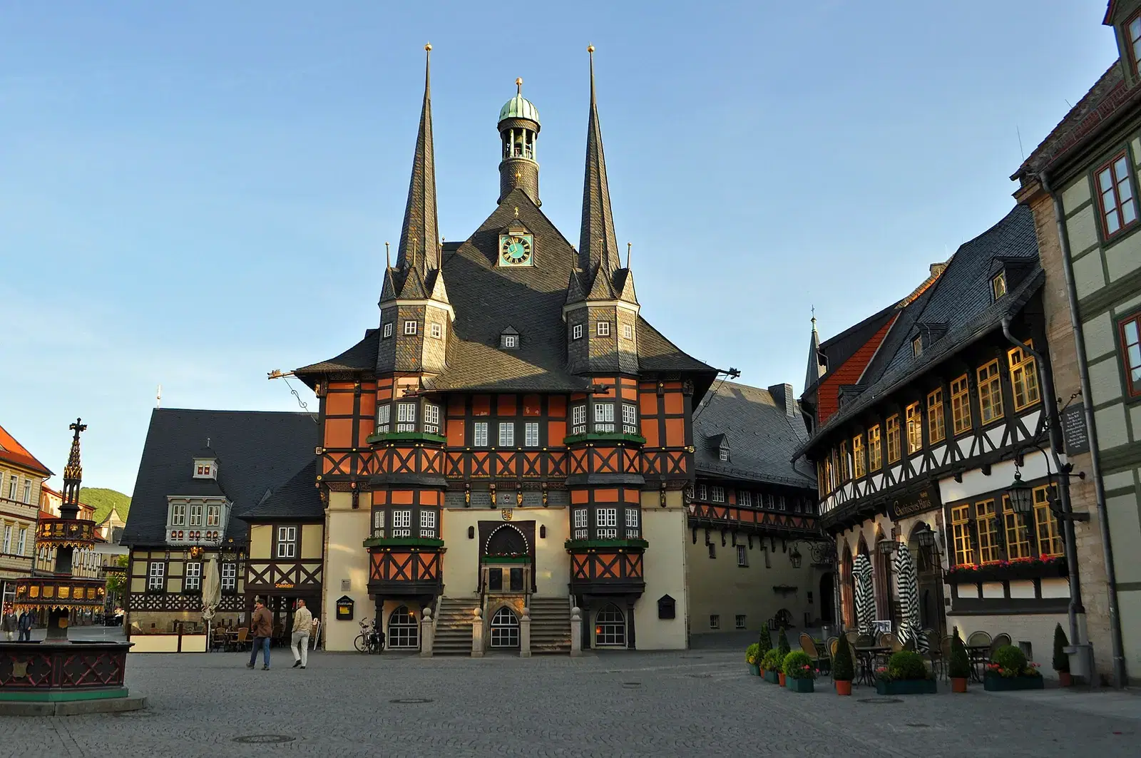 Rathaus und Fachwerkhäuser am Marktplatz in Wernigerode